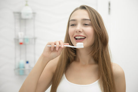 How to Maintain Your Oral Hygiene While Wearing Clear Aligners